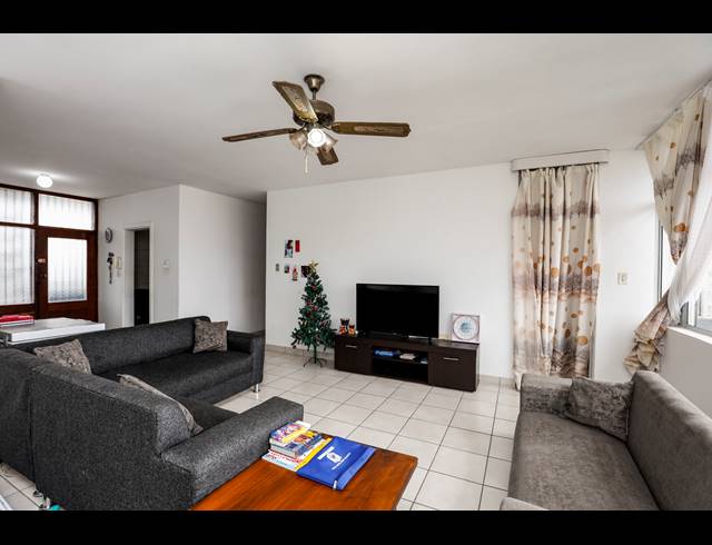 2 BEDROOM APARTMENT FOR SALE IN GLENWOOD